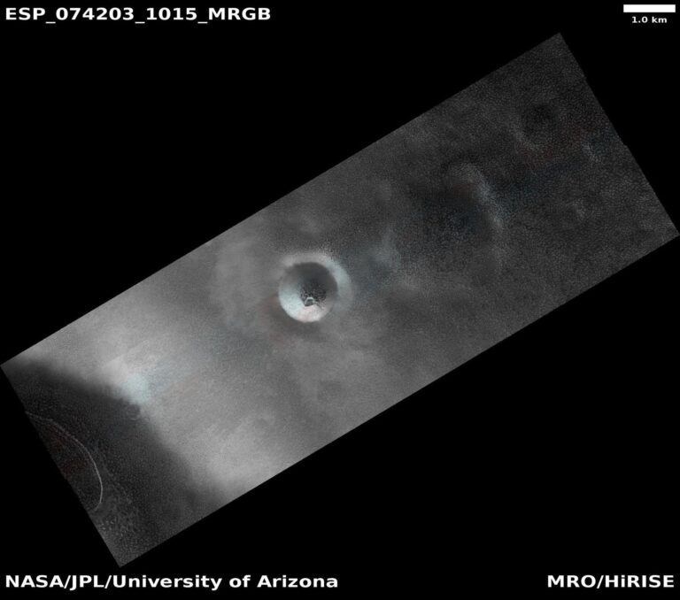Mars'taki devasa kraterin ayrıntılı bir fotoğrafı yayınlandı