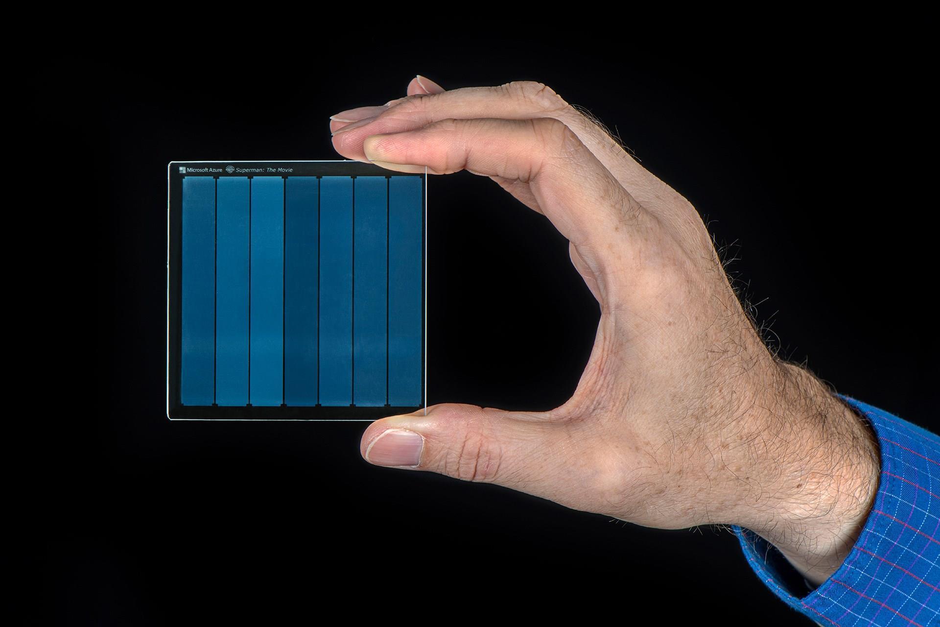 Microsoft'dan 7 TB kapasiteli uzun ömürlü cam depolama