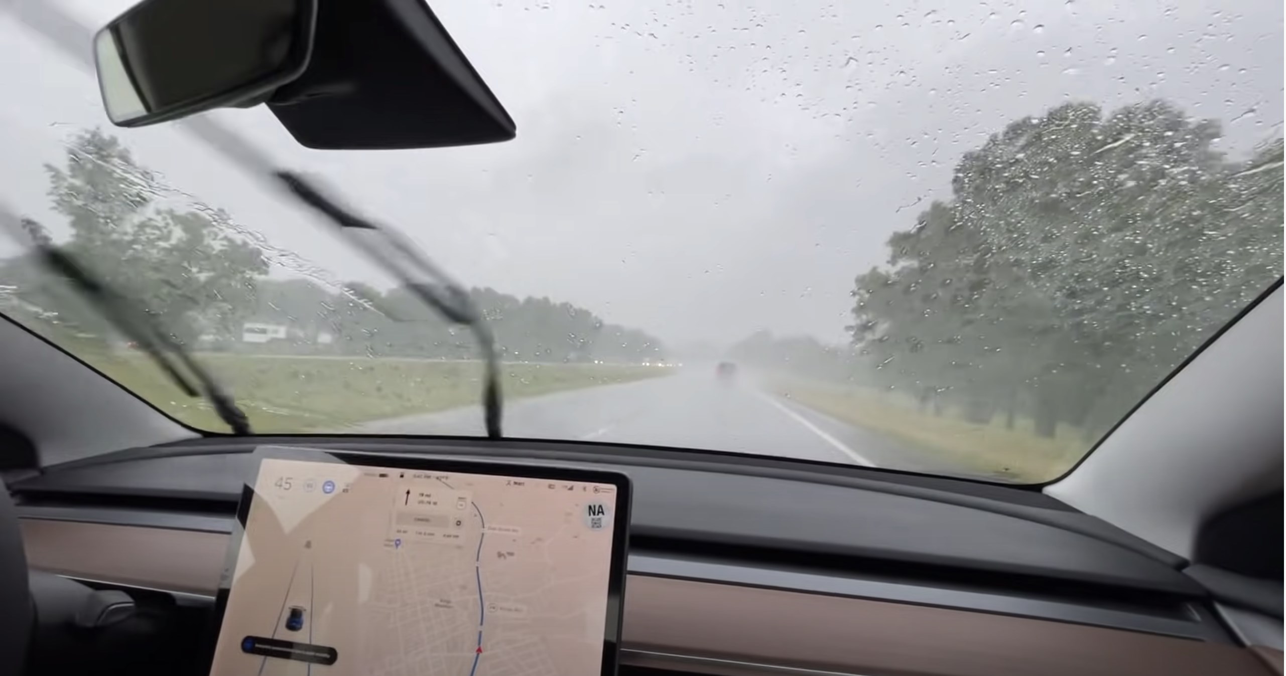 Yağmur nedeniyle bozulan Tesla garanti kapsamına girmedi