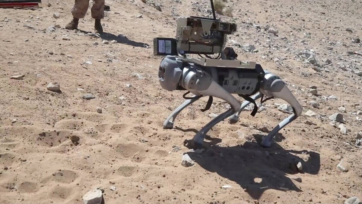 ABD, roketatar taşıyan robot köpeği test ediyor