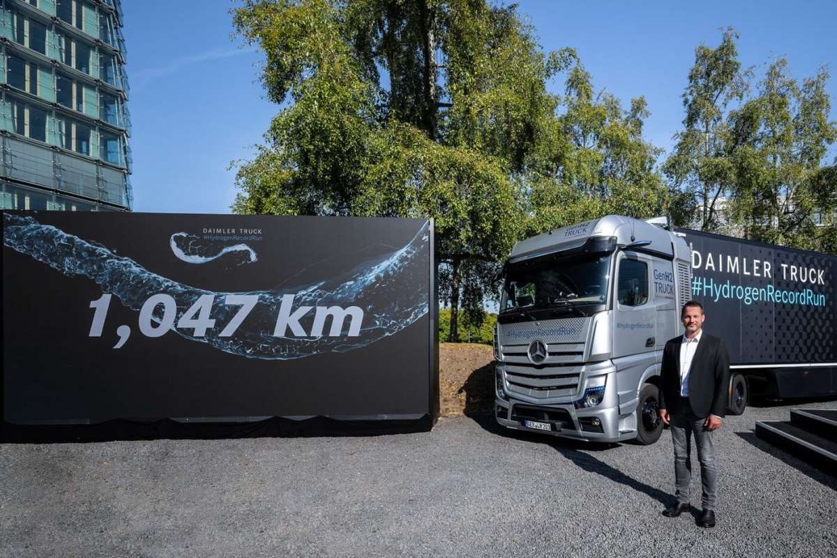Hidrojenli Mercedes-Benz GenH2 bir depoyla 1000 kilometreyi aştı