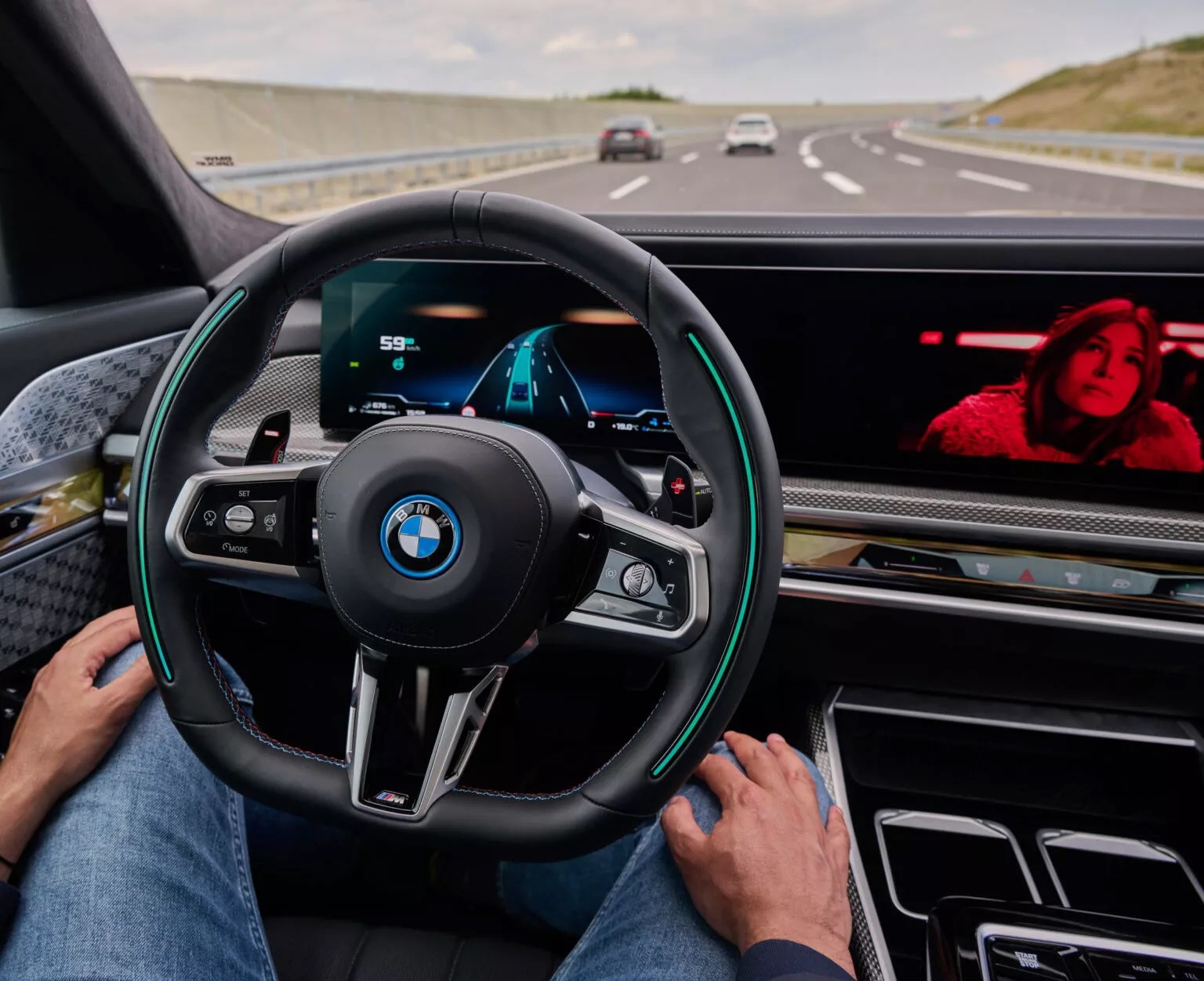 BMW 7 serisine level 3 otonom sürüş geliyor