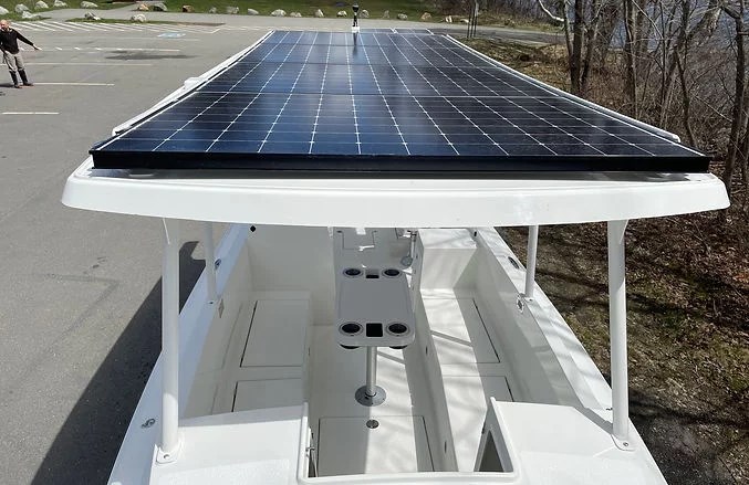 Güneş panelleriyle sınırsız menzil sunan tekne