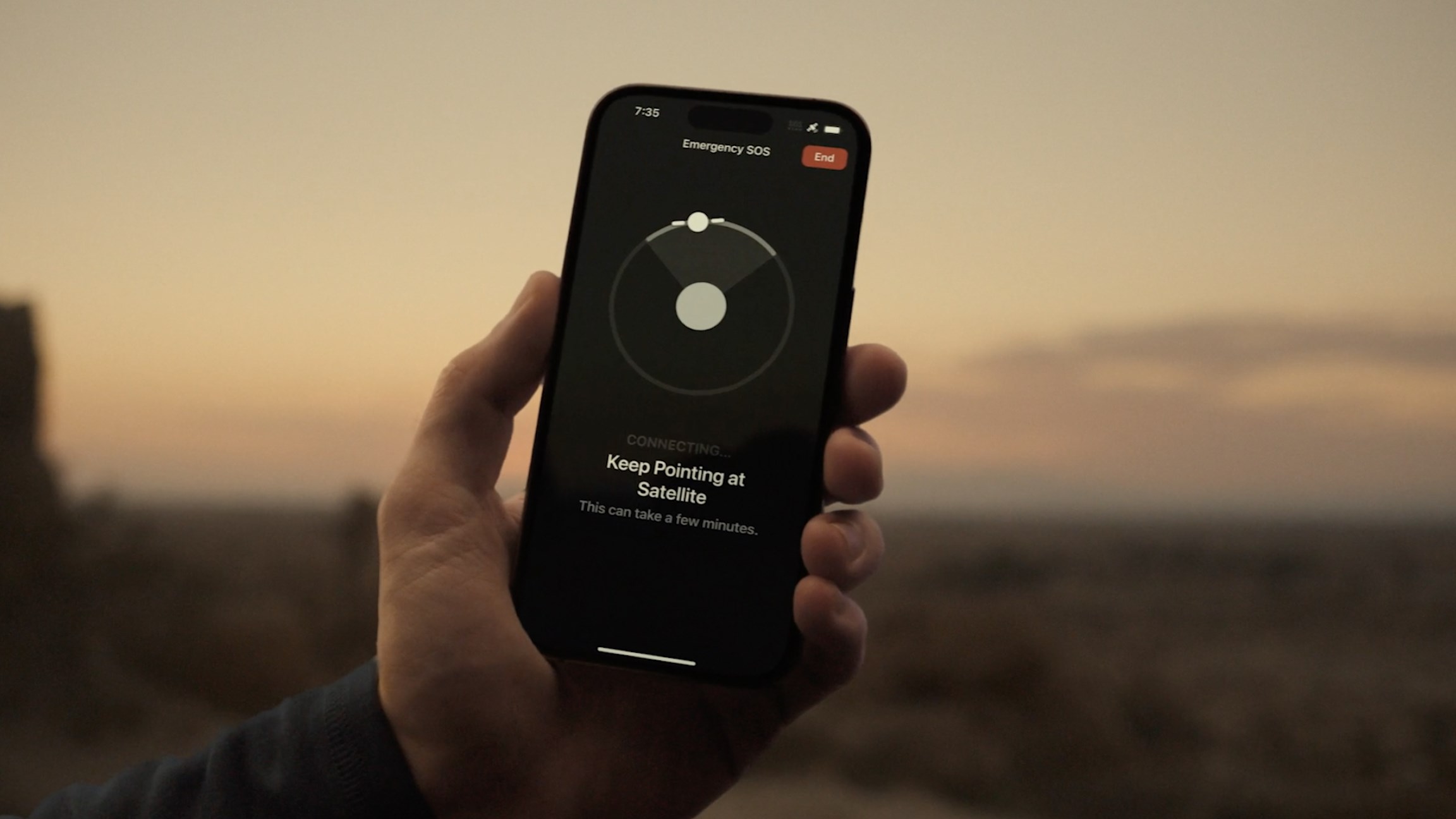Apple, iPhone 14 için ücretsiz Acil SOS özelliğini bir yıl uzattı