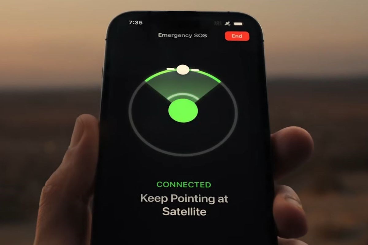 Apple, iPhone 14 için ücretsiz Acil SOS özelliğini bir yıl uzattı