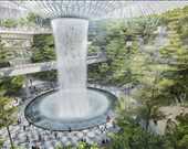 Singapur Changi Havalimanı’nın yeni açılan Jewel terminalinde şelale bile var