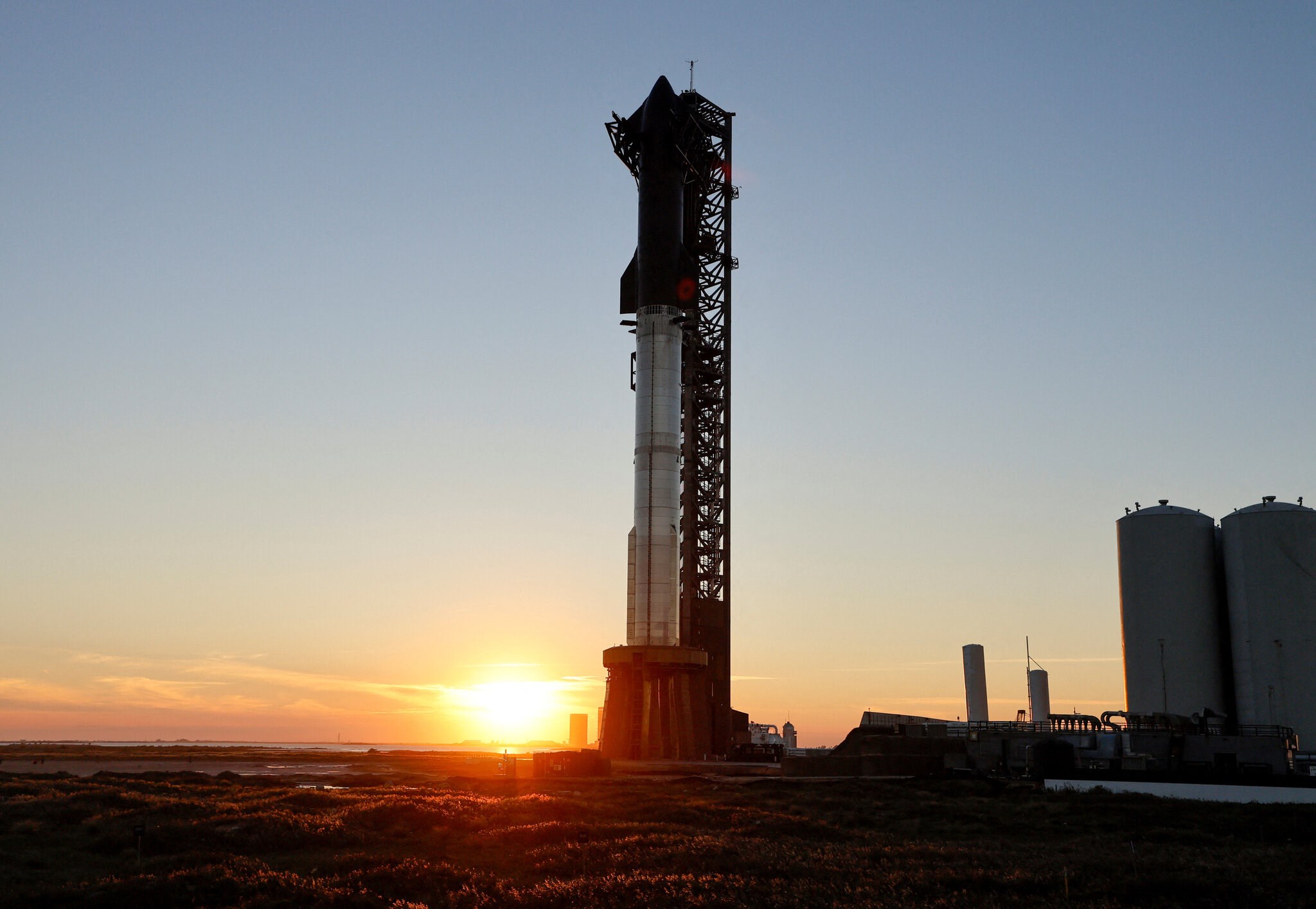 Tarihin en güçlü roketi SpaceX Starship fırlatıldı!