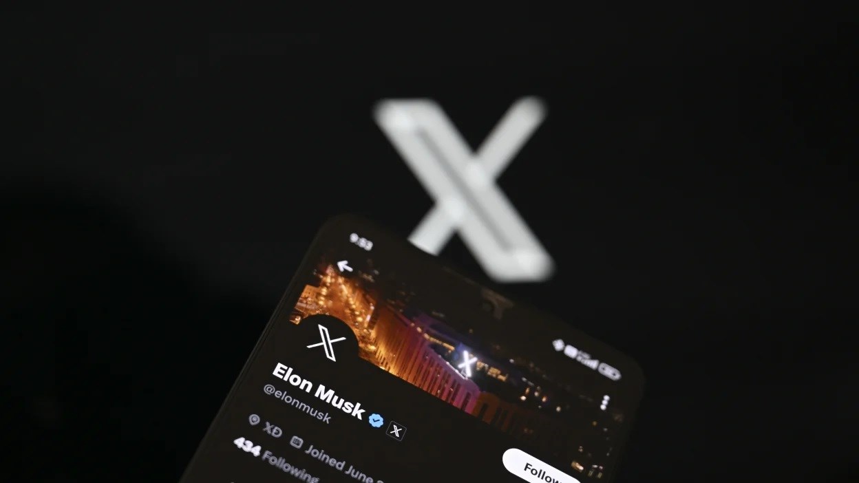 Elon Musk’tan “U” dönüşü: X’te başlıklar tekrar gösterilecek
