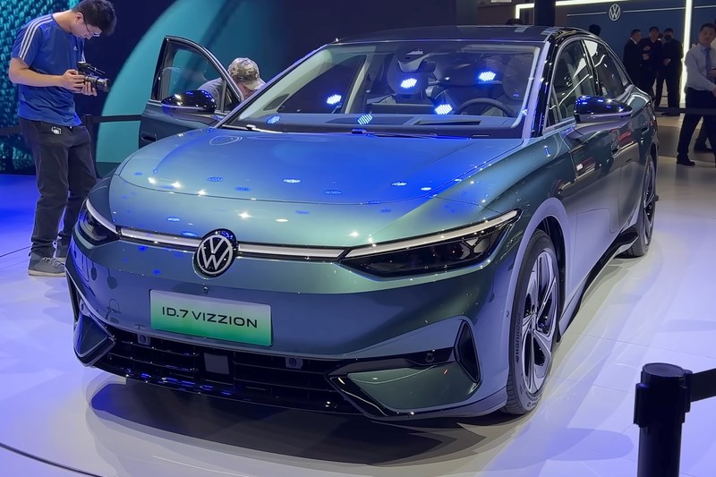 Volkswagen ID.7, Çin'de 33.200 dolar fiyatla satışa sunuldu