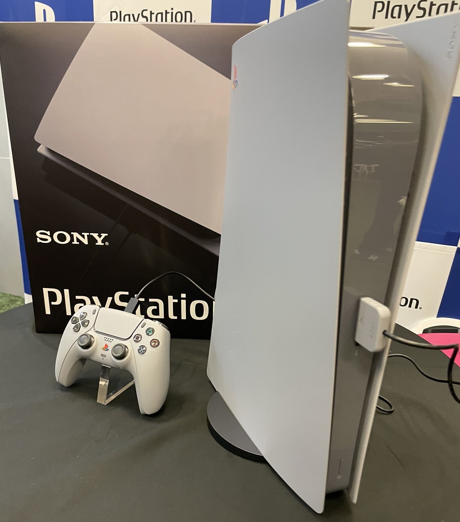 Sony, emekli olan CEO'suna PS1 görünümlü PS5 hediye etti