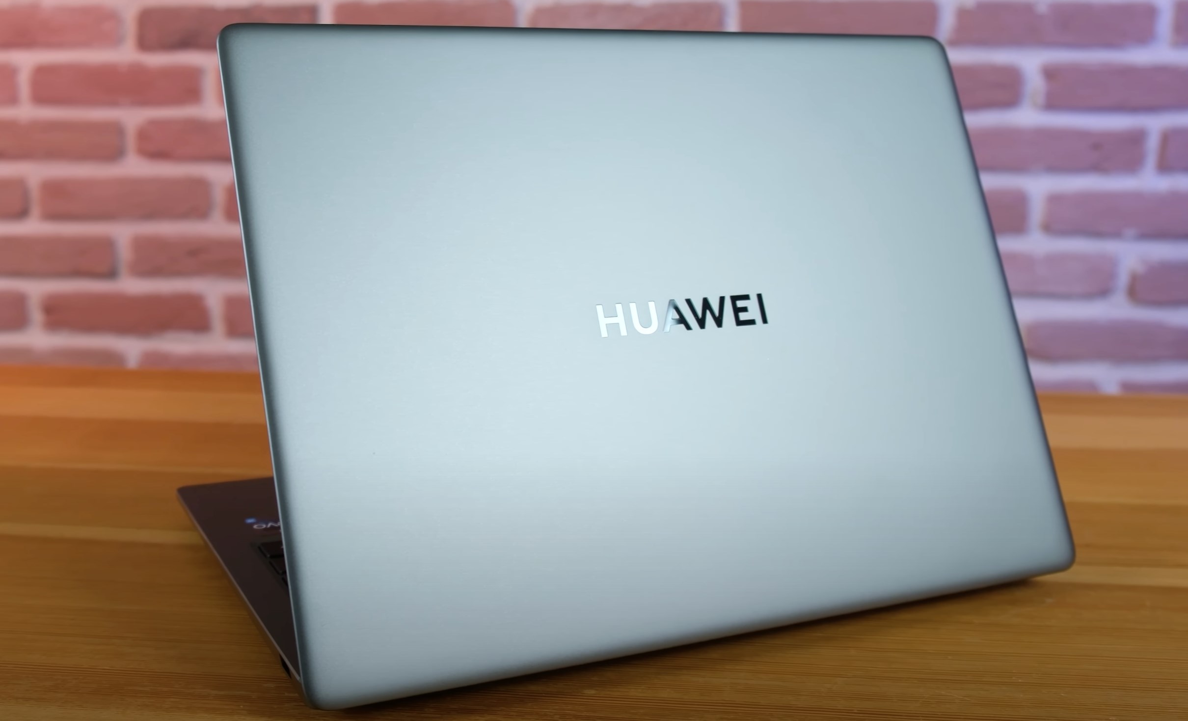 Huawei MateBook 14s 2023 neler sunuyor? i9'lu küçük canavar!
