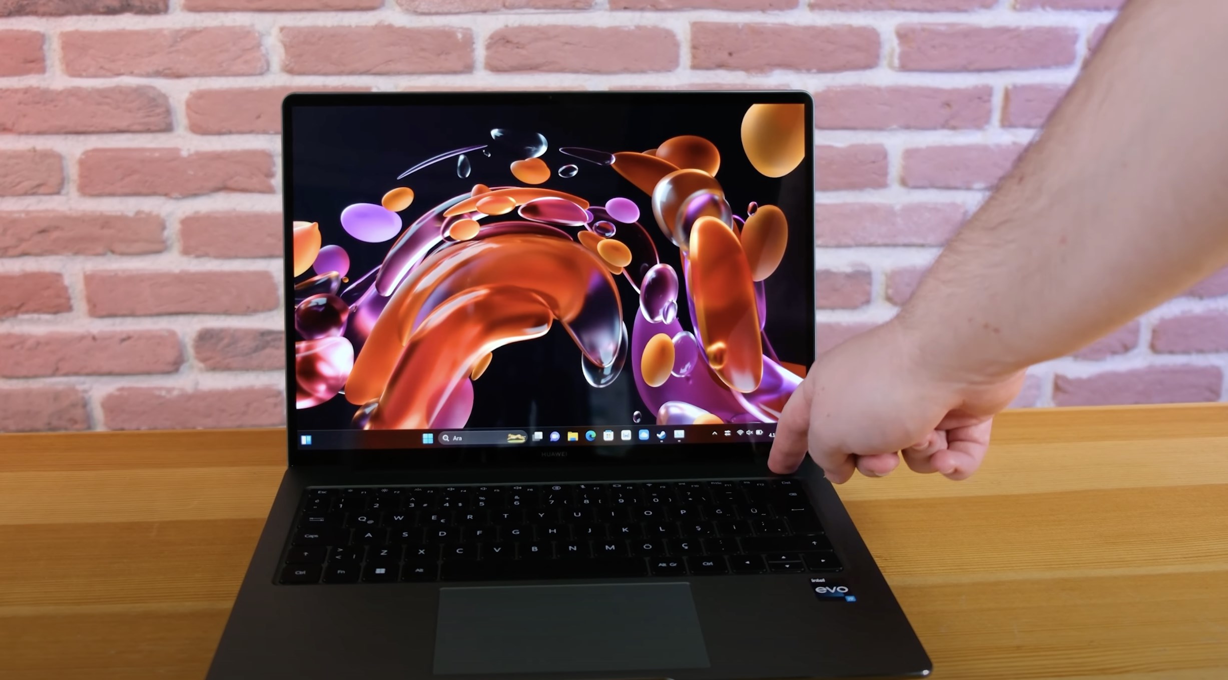 Huawei MateBook 14s 2023 neler sunuyor? i9'lu küçük canavar!