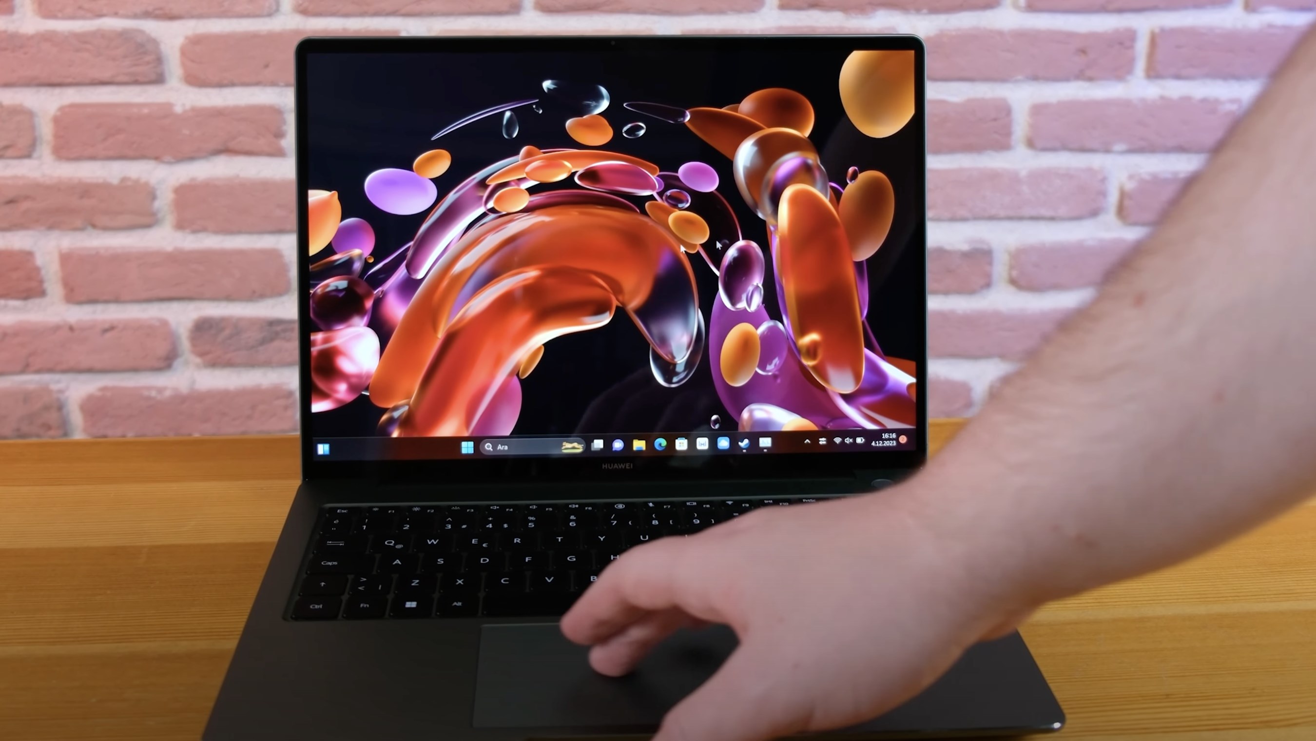 Huawei MateBook 14s 2023 neler sunuyor? i9'lu küçük canavar!