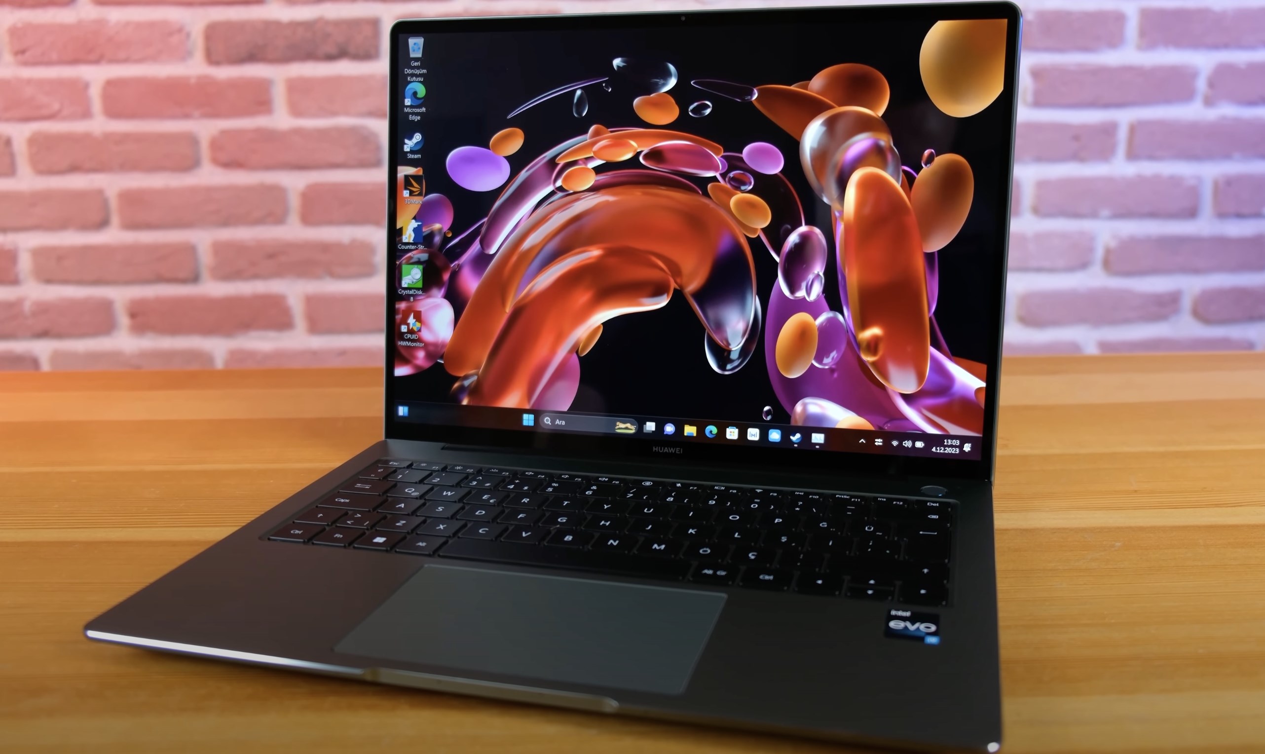 Huawei MateBook 14s 2023 neler sunuyor? i9'lu küçük canavar!