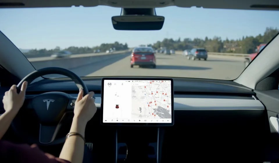 Tesla, otopilot sorunu için araçlarına güncelleme yayınlayacak