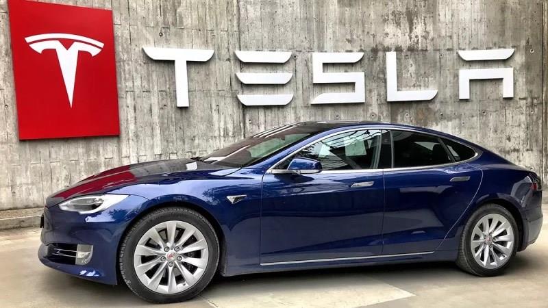 Tesla, otopilot sorunu için araçlarına güncelleme yayınlayacak
