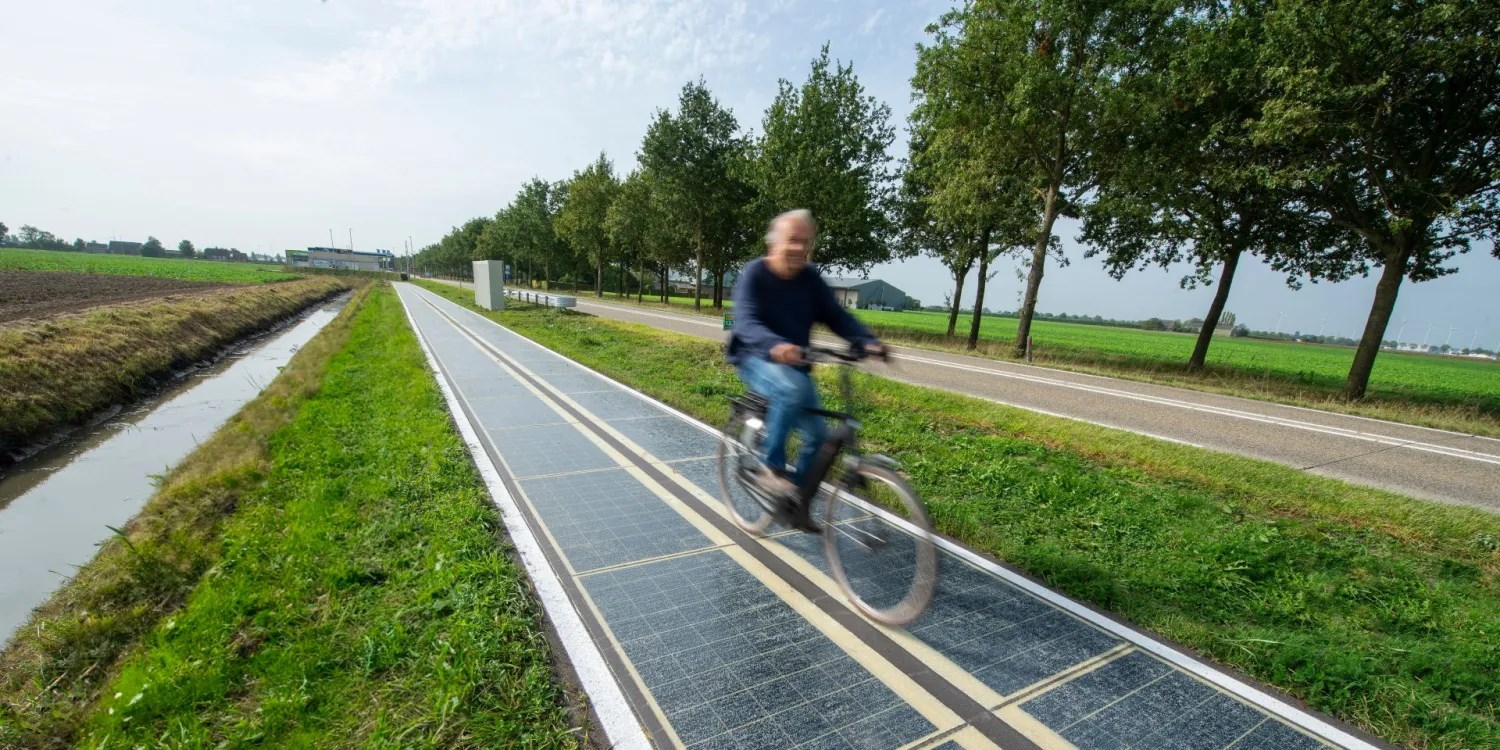 Hollanda'da güneş enerjili iki bisiklet yolu hizmete girdi