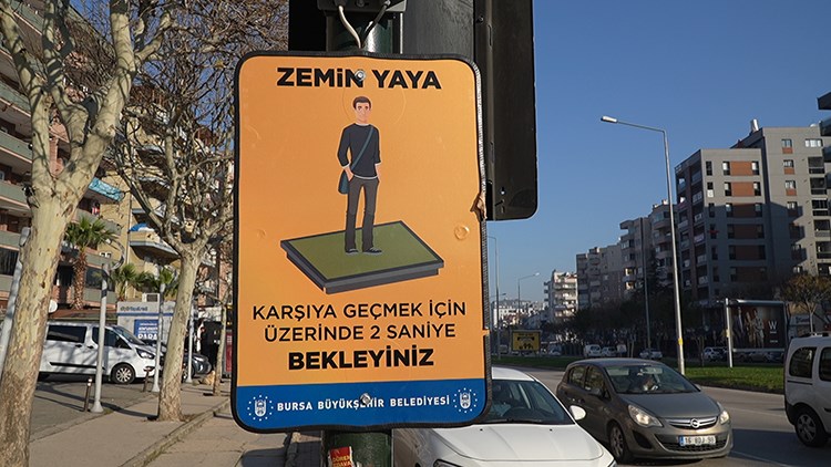 Bursa'da trafik ışıklarında 'zemin yaya' projesi hayata geçirildi