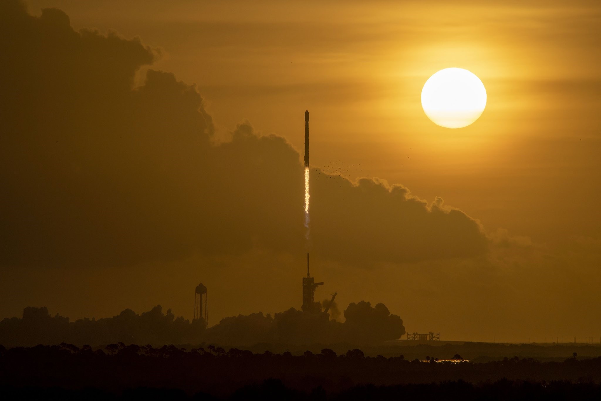 Falcon 9 roketi rekor kırarken SpaceX uçuş hedefini ıskaladı