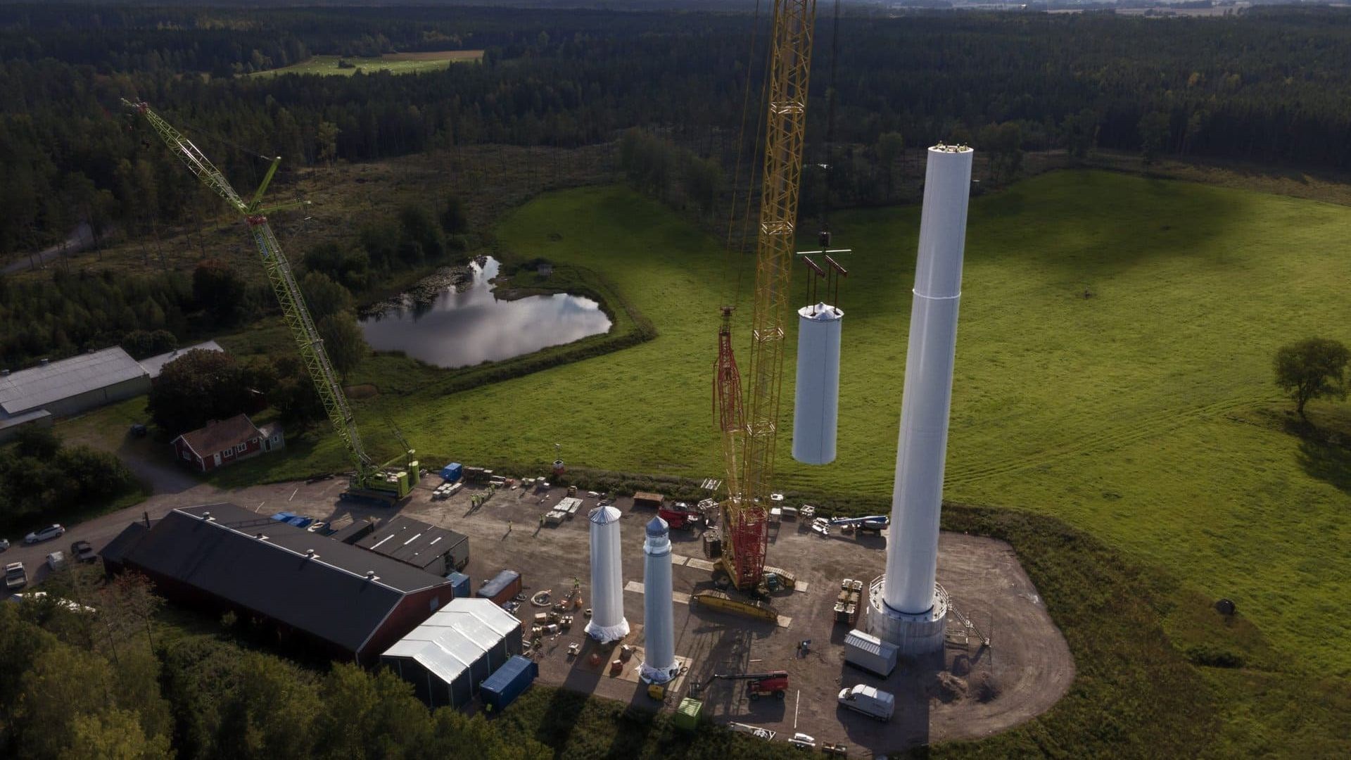 İsveç'de dünyanın en uzun ahşap kuleli rüzgar türbini inşa edildi