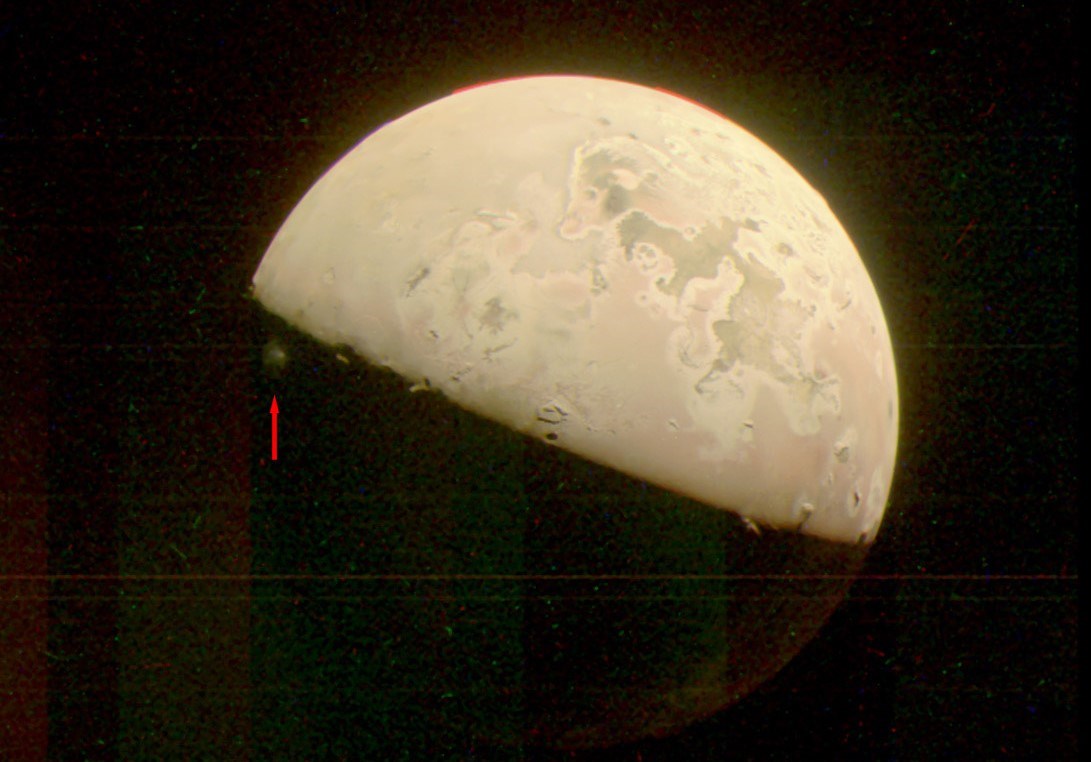Jüpiter’in volkanik uydusu Io, daha önce böyle görüntülenmemişti