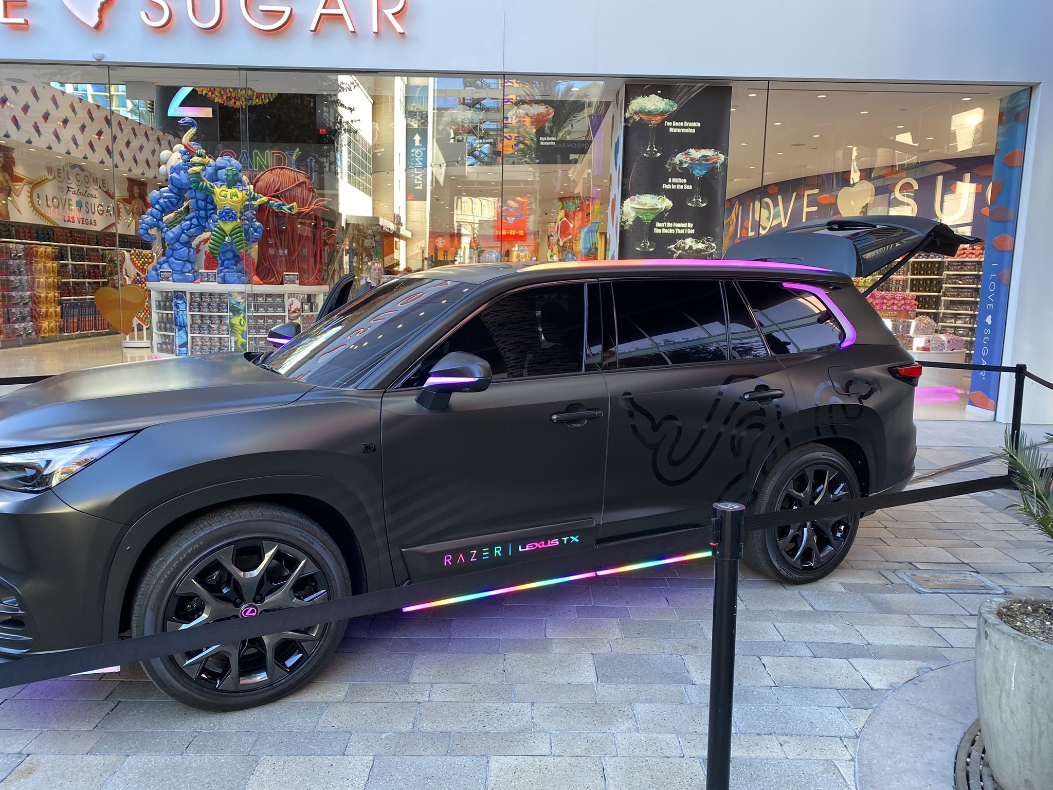 RGB araba? Lexus ve Razer’dan oyuncu arabası geldi