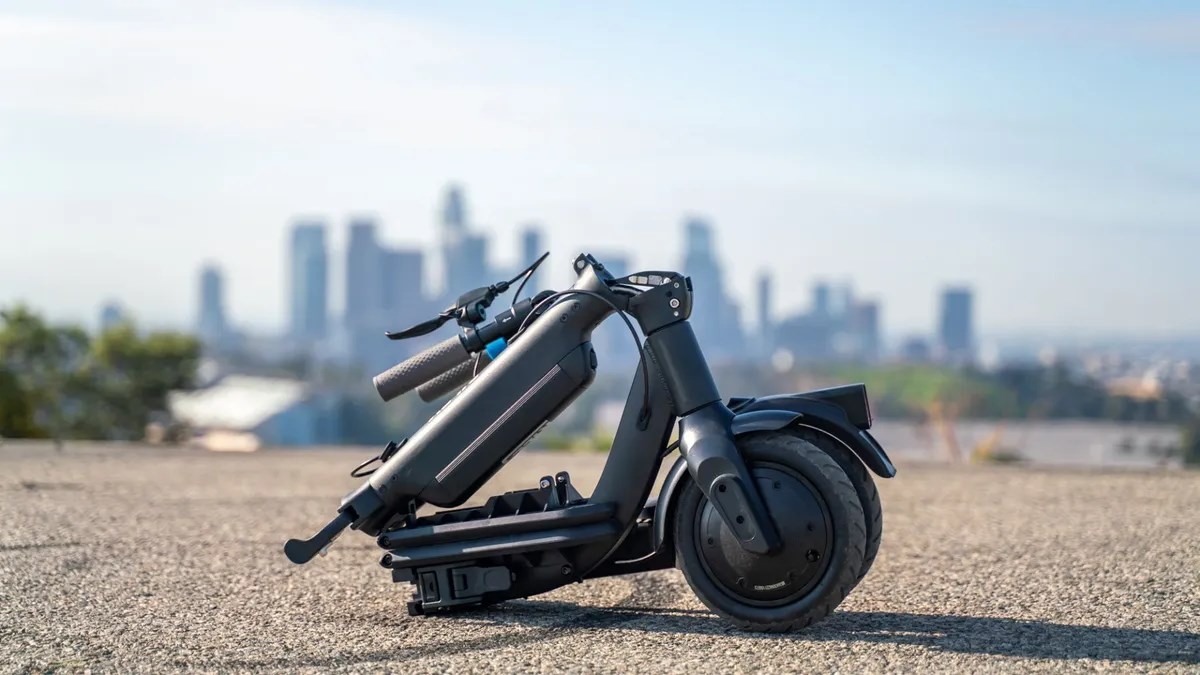 Tamamen katlanabilir elektrikli scooter tanıtıldı: Riley RS3
