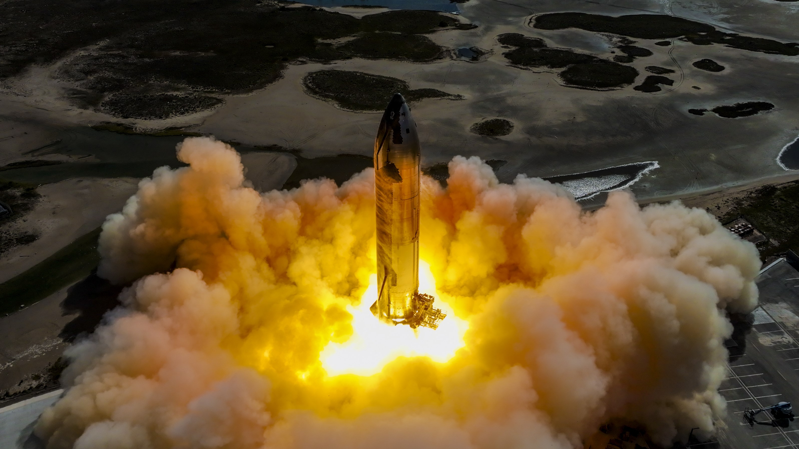 SpaceX, dünyanın en güçlü roketinin üçüncü testi için tarih verdi