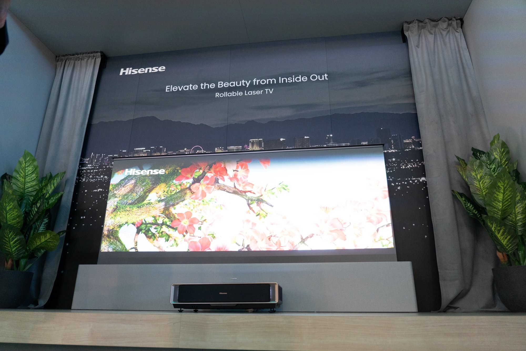 Hisense, 280 ekran ve 10.000 nit parlaklık sunan bir TV tanıttı
