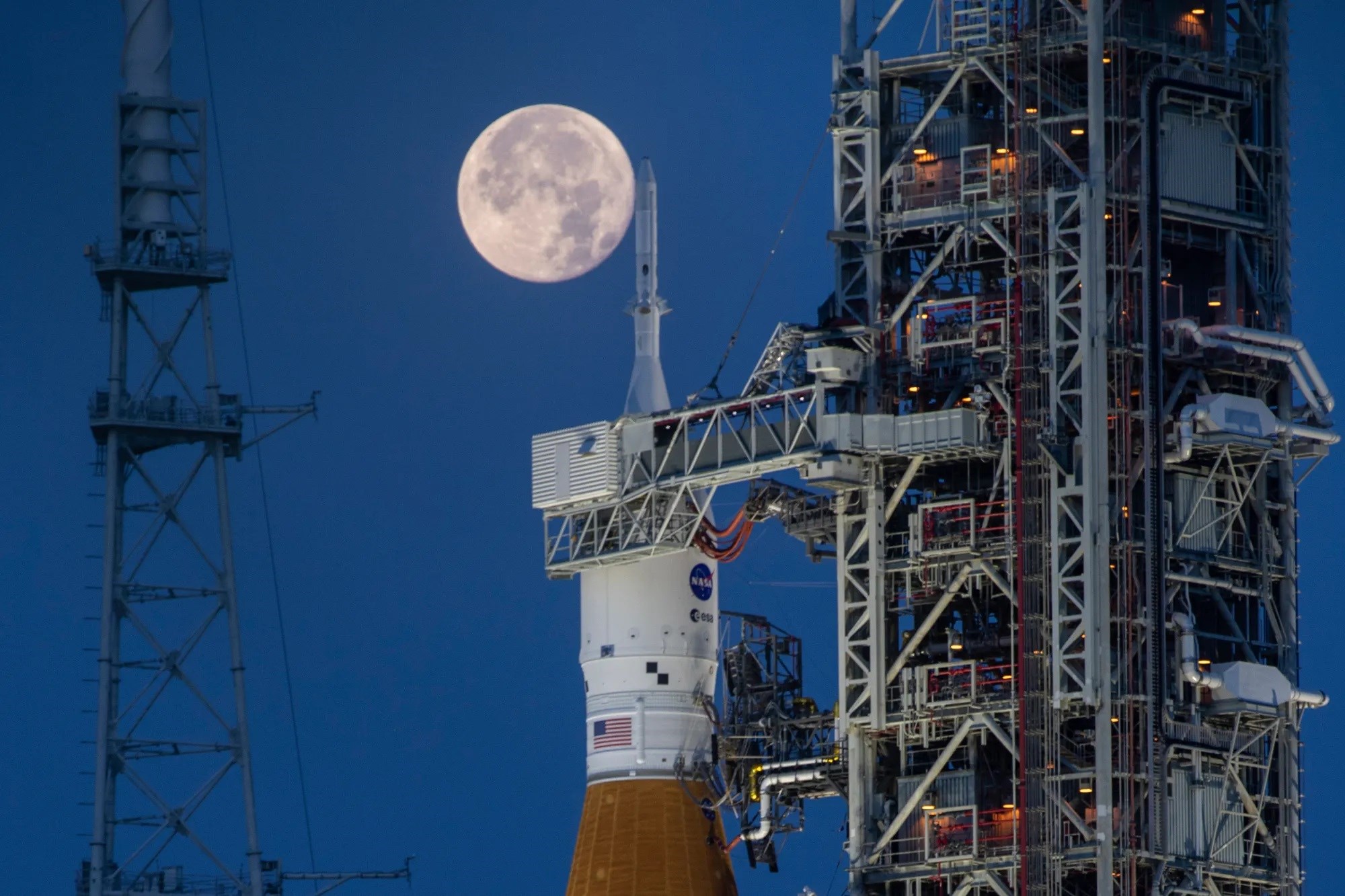 NASA, Çin'in Ay yarışında ABD’yi geçemeyeceğini söyledi