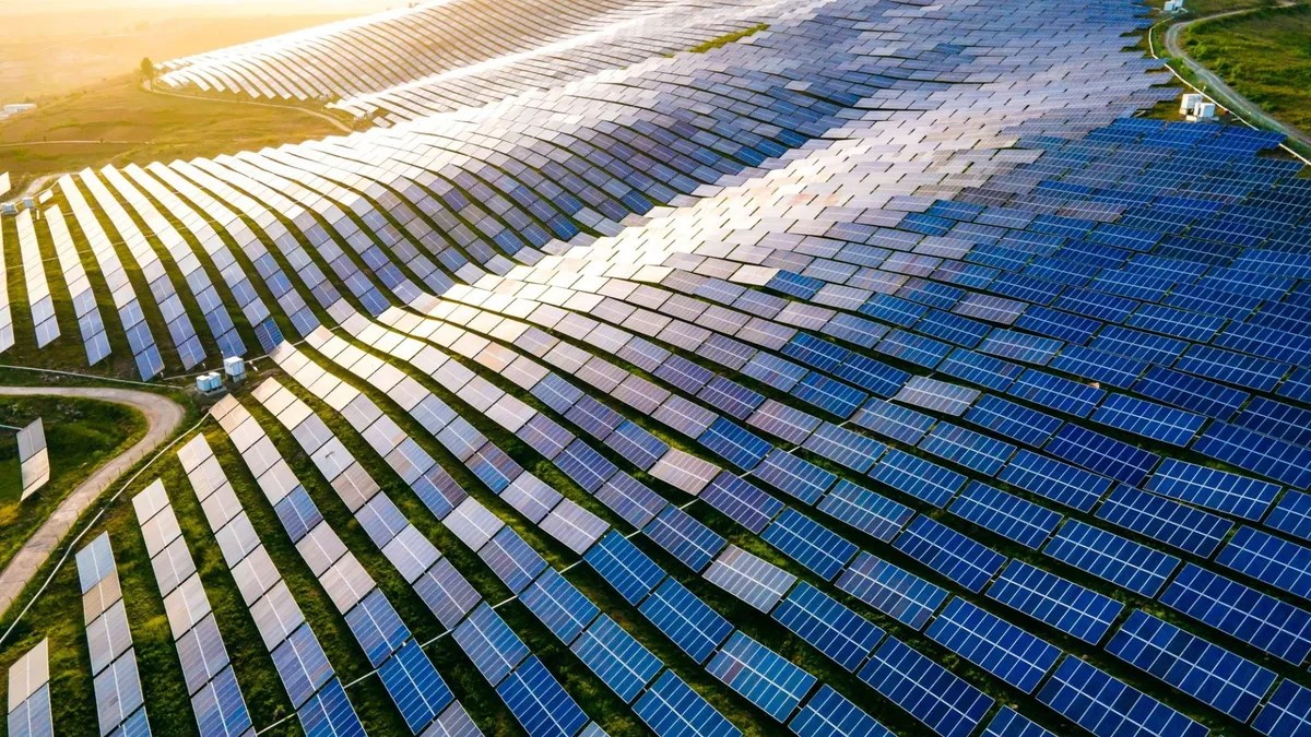 Çin'den güneş enerjisinde rekor: Bütün ülkelerin toplamını geçti!