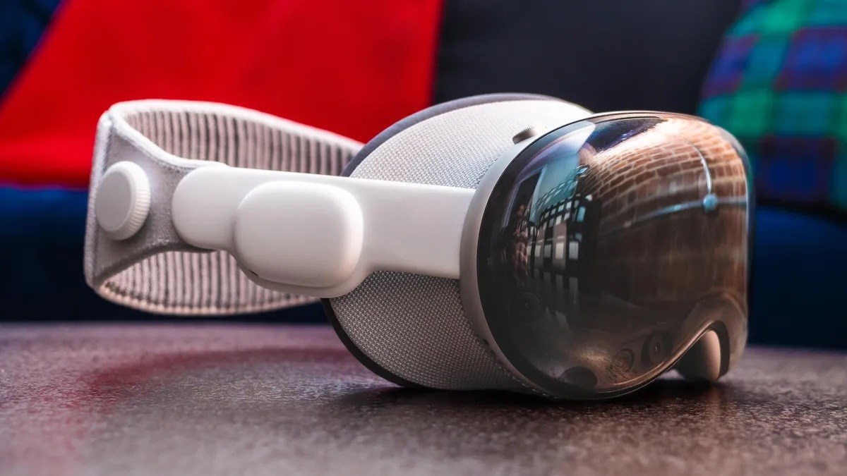 Apple Vision Pro’nun pil ömrü üzüyor: İncelemeler ne diyor?