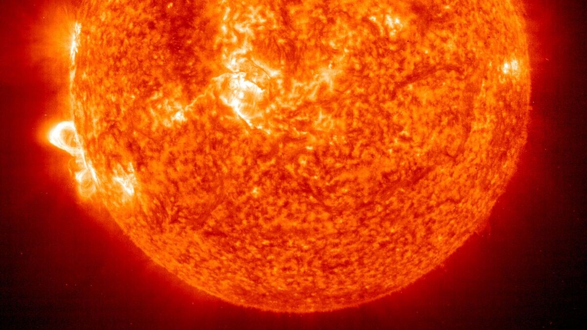 NASA uyardı: Son 24 saatte 3 büyük Güneş patlaması yaşandı