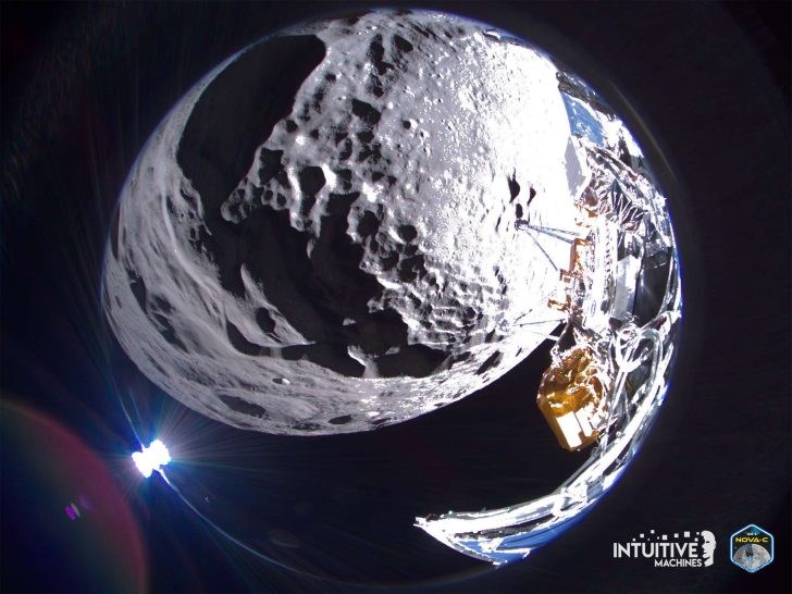 ABD'nin 1972'den bu yana Ay'a iniş yapan ilk uzay aracı yan yattı