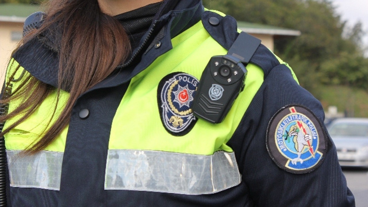 İçişleri Bakanı açıkladı: Tüm polislere kamera takılacak