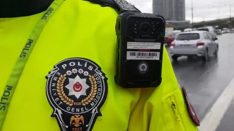 İçişleri Bakanı açıkladı: Tüm polislere kamera takılacak