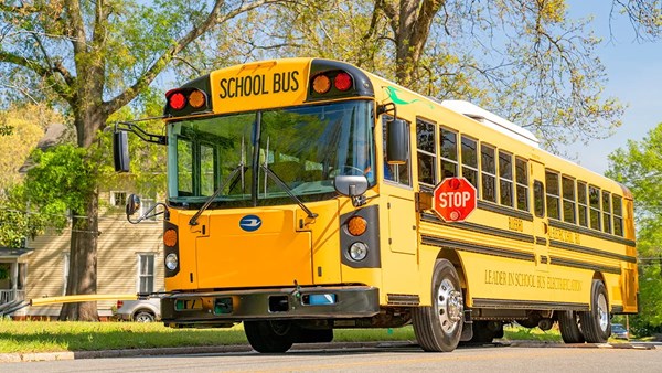 Elektrikli okul otobüsü, kışın aşırı soğuklarda dahi dizelden iyi performans gösterdi