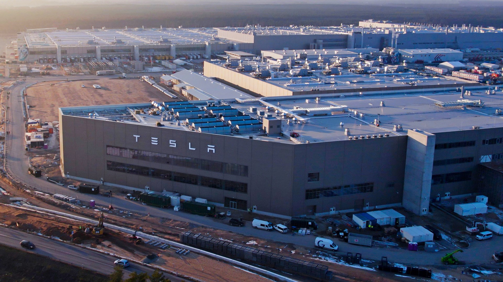 Tesla'nın Almanya fabrikasında üretim durdu: Sabotaj şüphesi