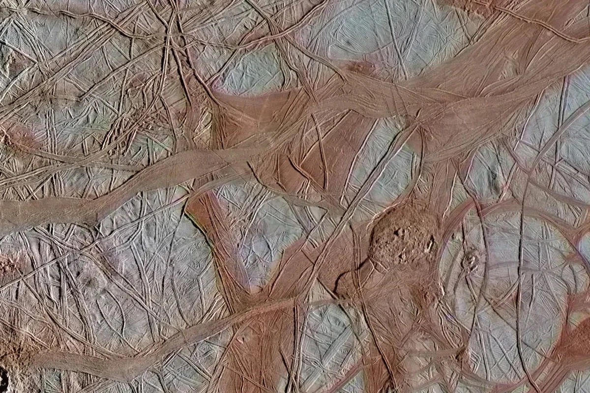 Jüpiter'in uydusu Europa, günde 1.000 ton oksijen üretiyor