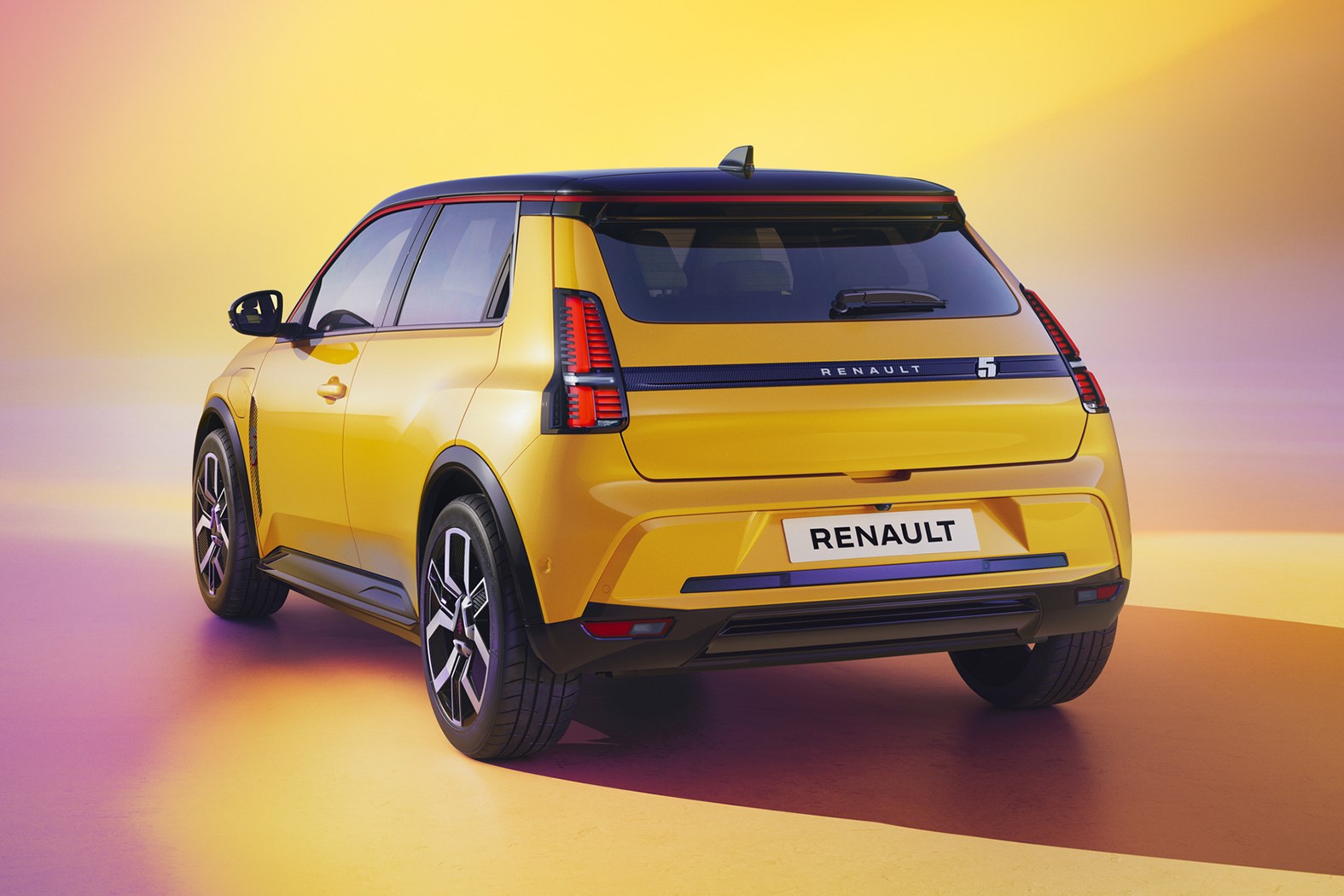 Elektrikli Renault 5'e ilgi büyük: Şimdiden 50 bin sipariş aldı