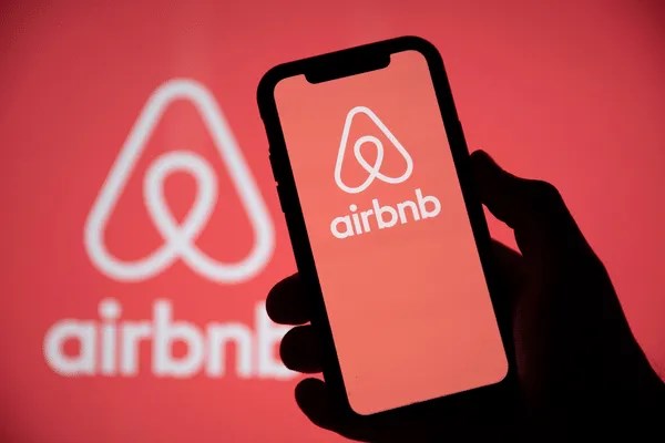 Airbnb daire içi güvenlik kameralarını yasaklayacak