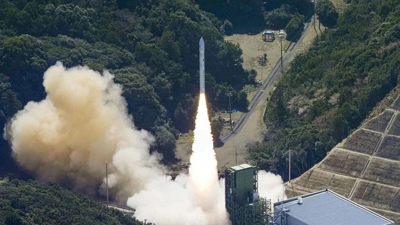 Japon uydusunu taşıyan Kairos roketi kalkıştan sonra patladı