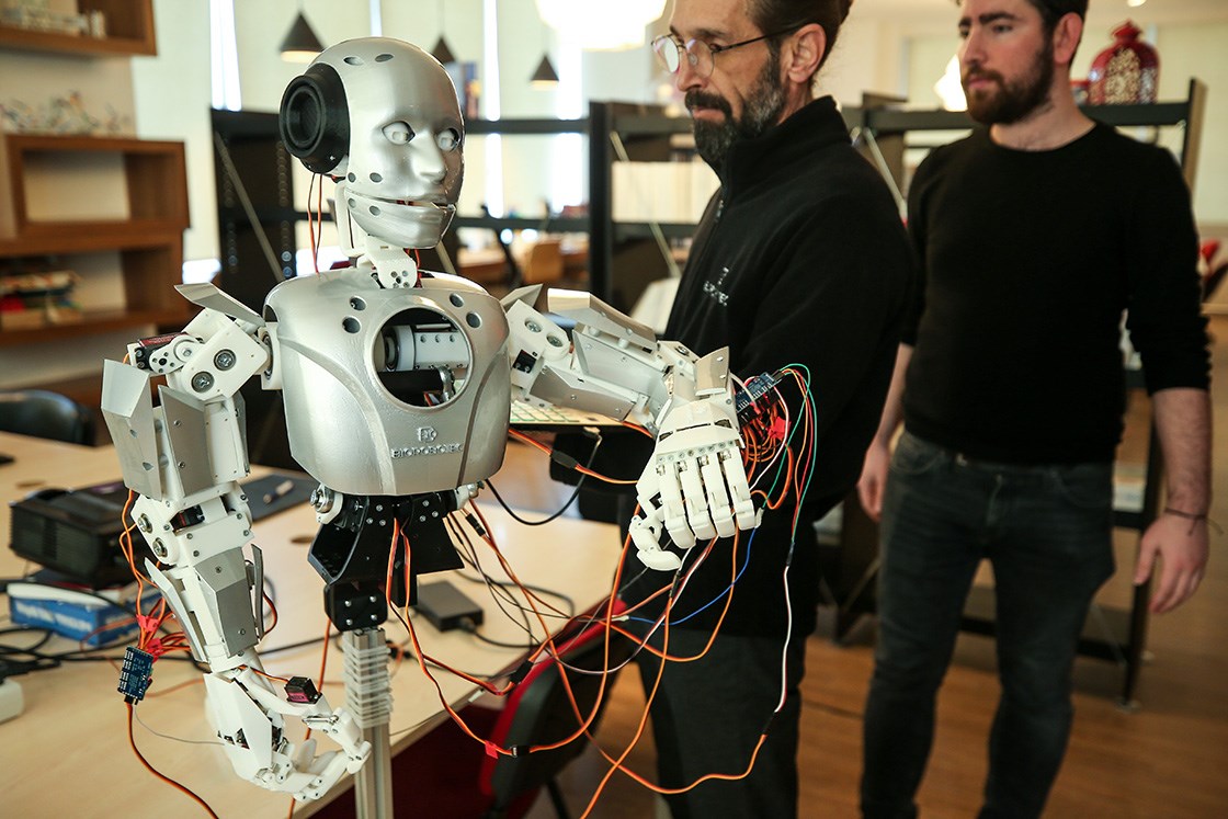 Türk robot 'Cuma' yapay zekayla yeni beceriler kazanacak