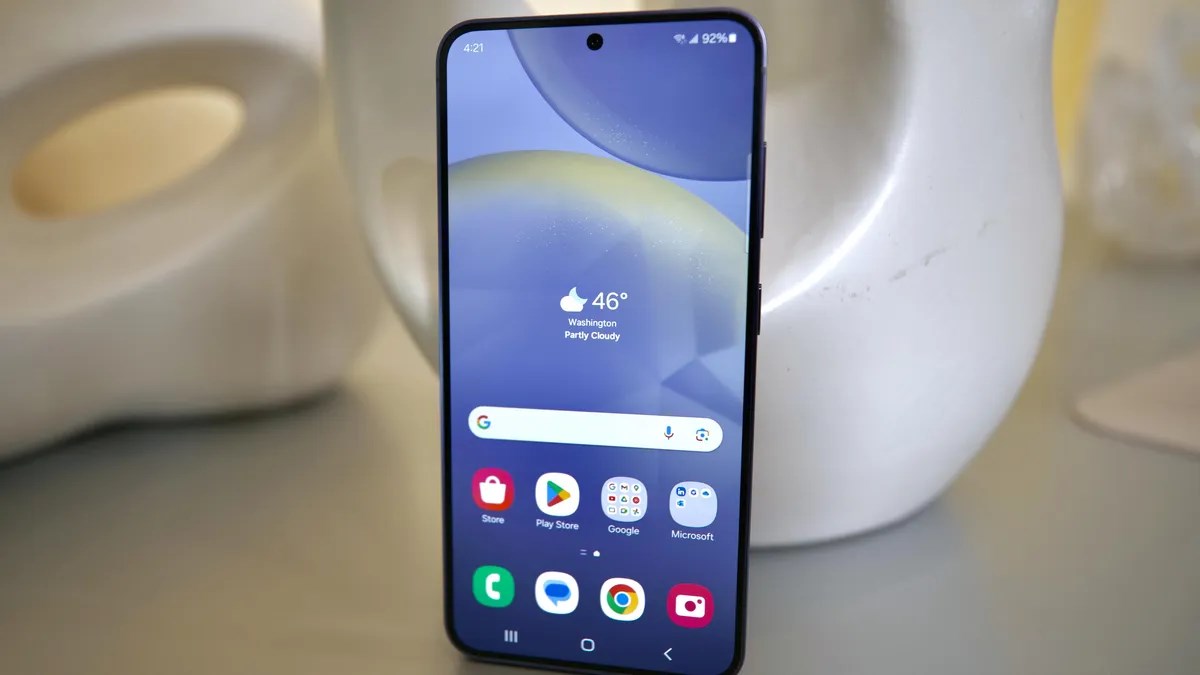 Galaxy S24 serisinde yüz tanıma kilidi ve ekran yansıtma sorunu