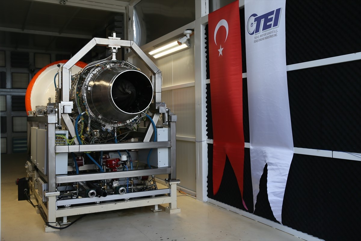 Türkiye'nin askeri turbofan motoru 'TEI-TF6000' tanıtıldı