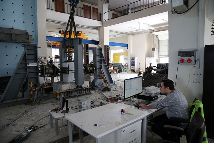 Erciyes Üniversitesi'nde bilyeli deprem izolatörü geliştirildi
