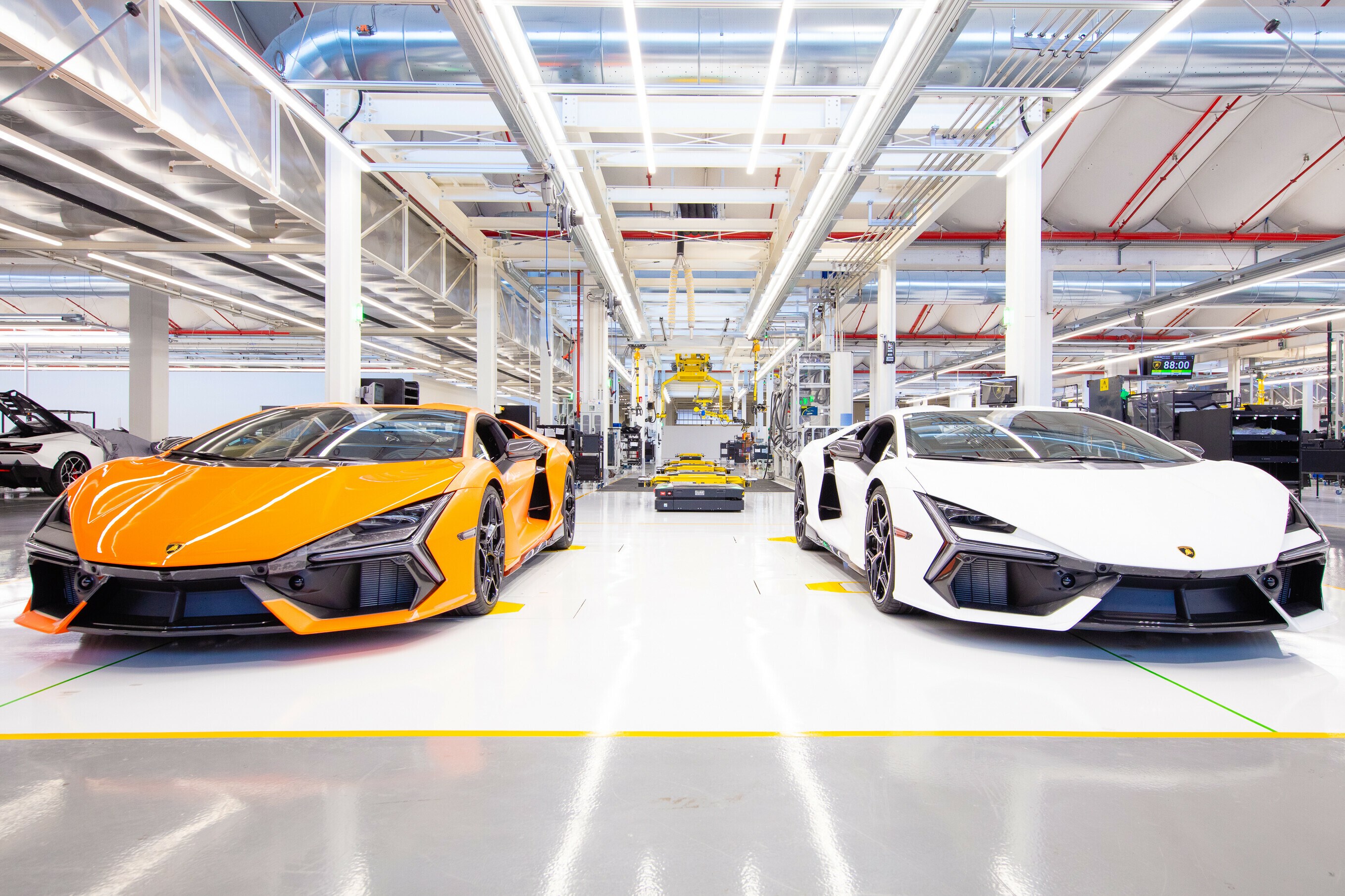 Lamborghini ilk kez bir yılda 10 binin üzerinde otomobil sattı