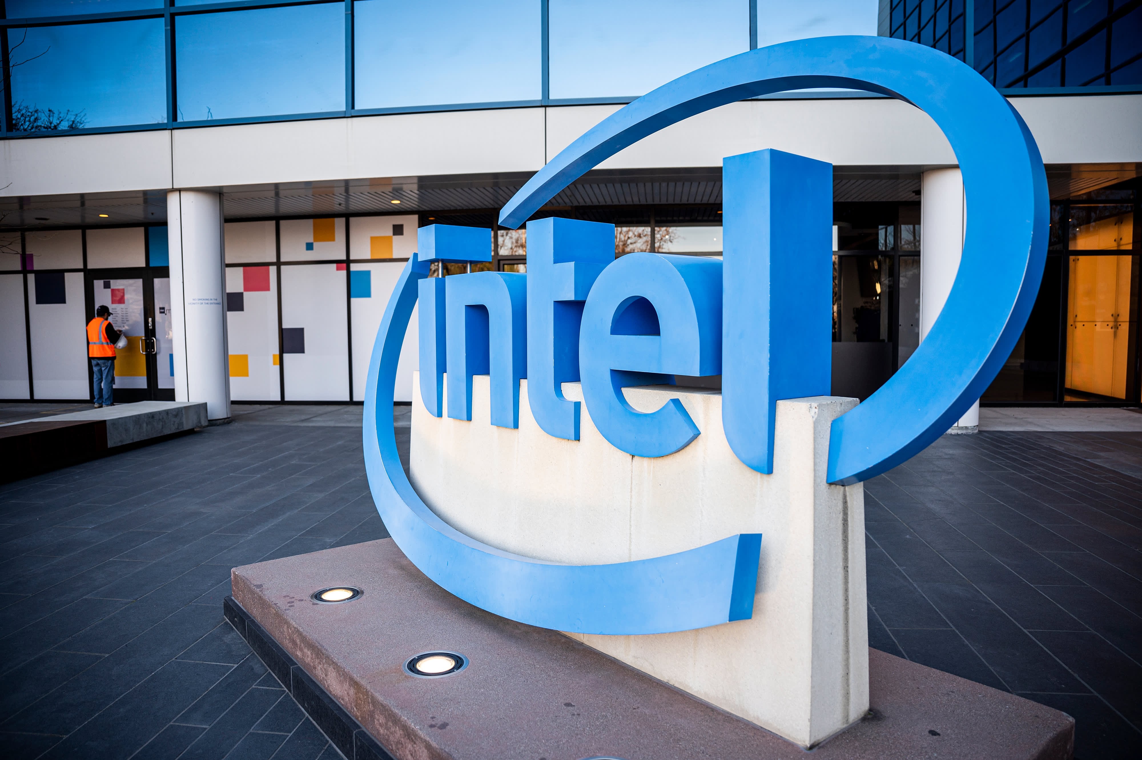 Intel, çip üretim işinde 7 milyar dolarlık zarar ile kan kaybetti