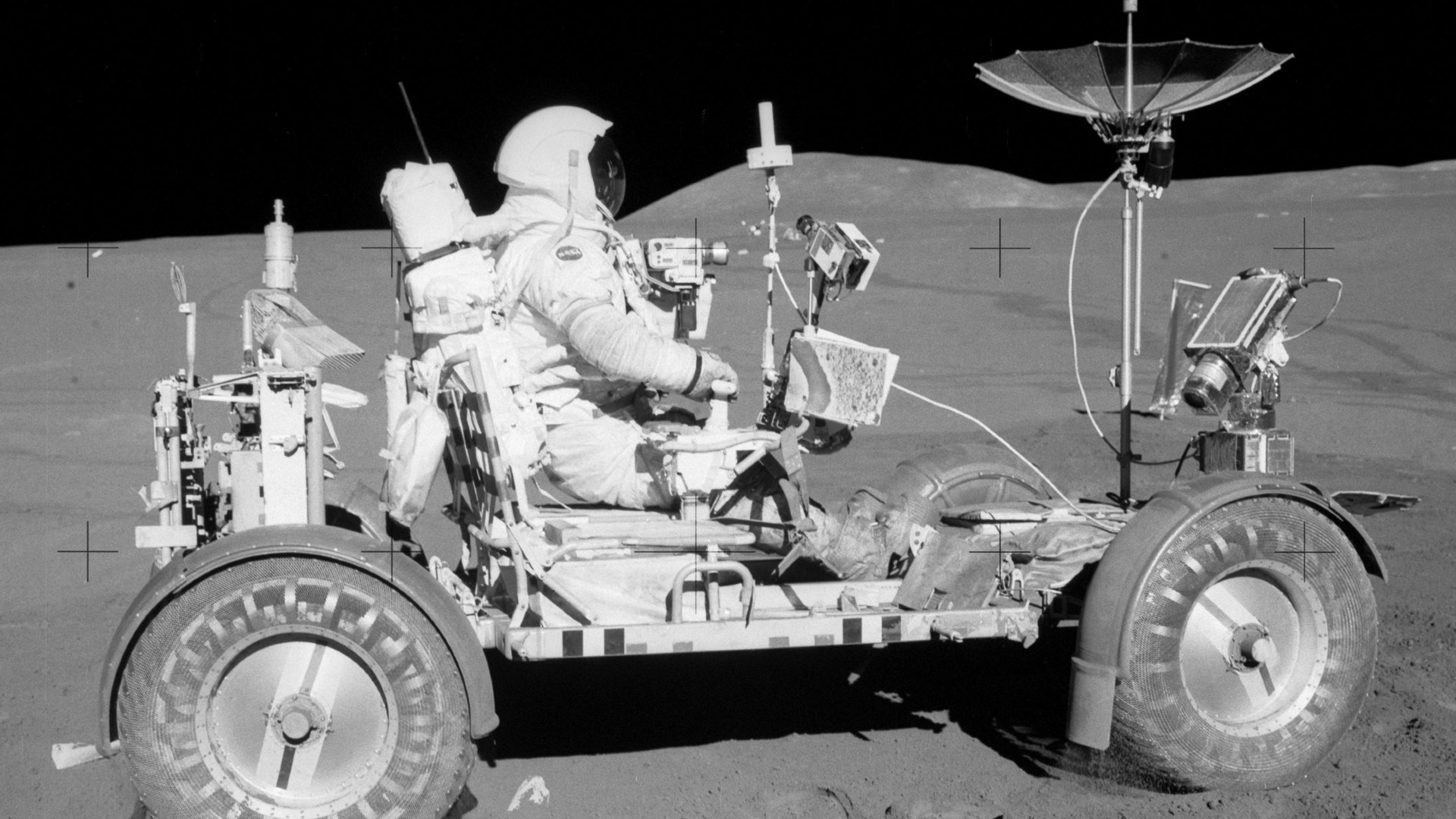 NASA, astronotların kullanacağı Ay arabası için düğmeye bastı