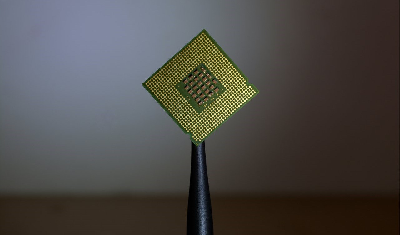 Intel ve AMD’ye dev darbe: Çin, yabancı çip kullanımını kısıtladı